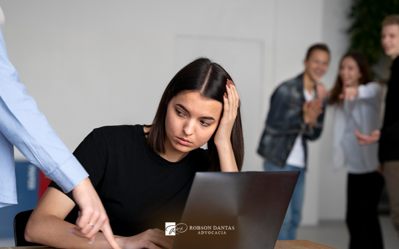 Como o corpo diretivo pode apoiar vítimas de bullying corporativo? Como o corpo diretivo pode apoiar vítimas de bullying corporativo?